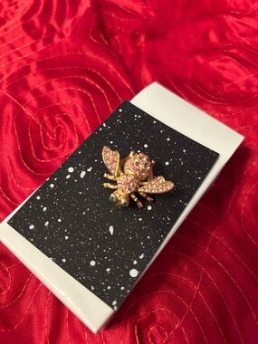 Pink Crystal Bee Brooch - Elegant Women Jewelry